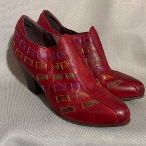 L’Artiste Spring Step Heeled Red Leather Shoes W/ Side Zip SZ 40 or 8.5